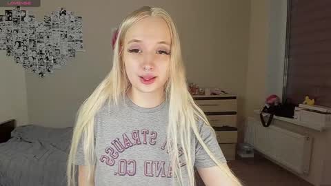 Snapshot of cassie_rosss chatting on 12.31.24 Cassie Rosss online show from 12.31.24