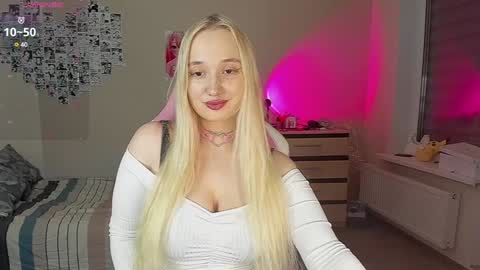 Snapshot of cassie_rosss chatting on 02.04.25 Cassie Rosss online show from 02.04.25