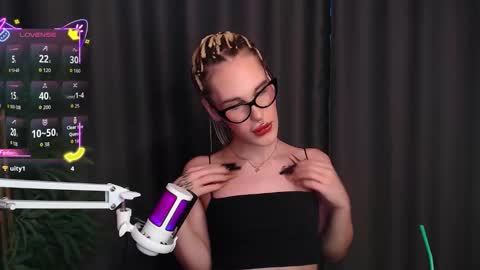 Cassie online show from 12.17.25