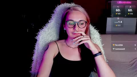 Snapshot of cassy_moore chatting on 12.12.24 Ellie online show from 12.12.24