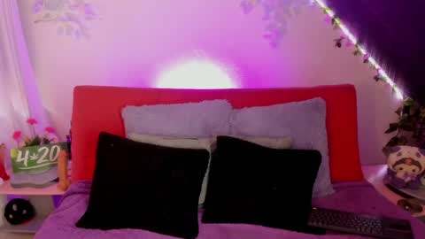 Cata green model independient online show from 01.18.25