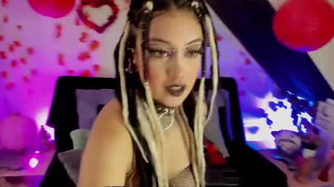 Cata green model independient online show from 02.24.25