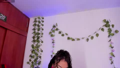 Cata green model independient online show from 09.10.25