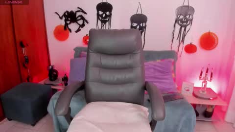 Cata green model independient online show from 10.07.25