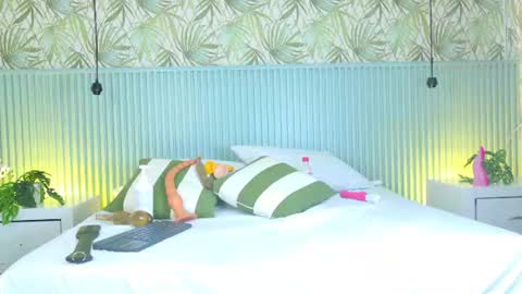 Snapshot of cata_muakgb chatting on 07.24.26 Dani online show from 07.24.26