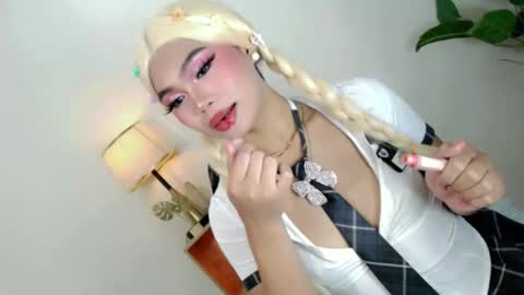 Snapshot of catalenax chatting on 11.16.25 CatalenaX online show from 11.16.25