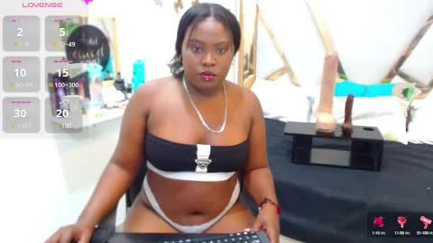 Snapshot of catalillina_love1 chatting on 02.14.25 Cata online show from 02.14.25