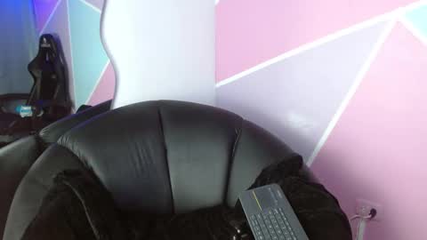 Snapshot of catalina_santana20 chatting on 10.21.25 Catalina online show from 10.21.25