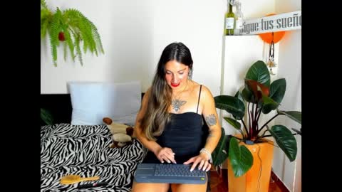 Snapshot of catalinalince chatting on 12.19.24 Cataina Lince online show from 12.19.24
