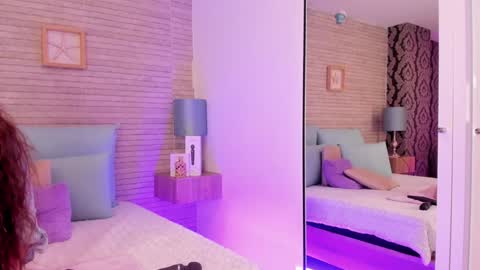 CatalinnaThompson online show from 01.08.25