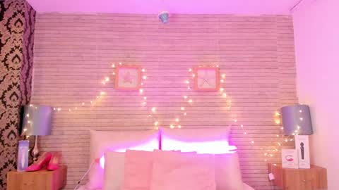 CatalinnaThompson online show from 01.28.25