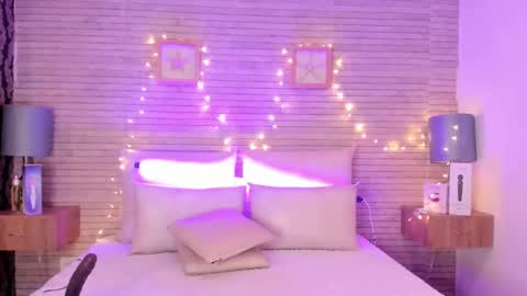 CatalinnaThompson online show from 01.29.25