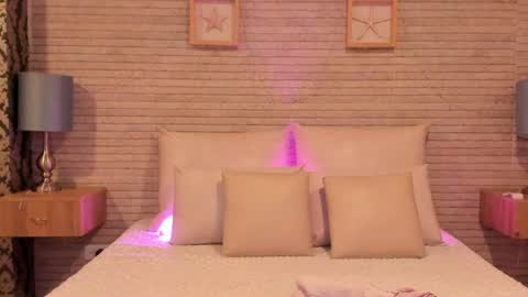 CatalinnaThompson online show from 02.01.25