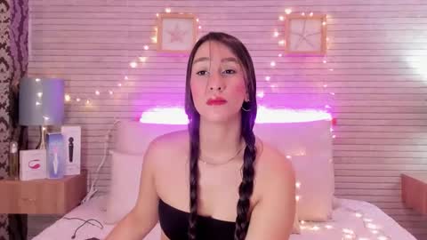 CatalinnaThompson online show from 02.12.25