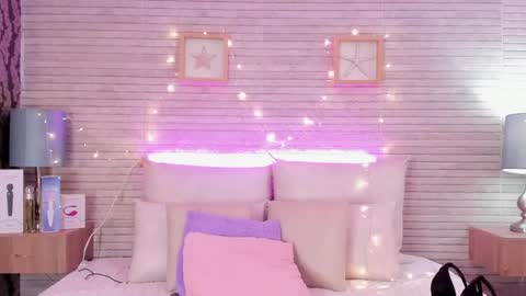 CatalinnaThompson online show from 02.13.25