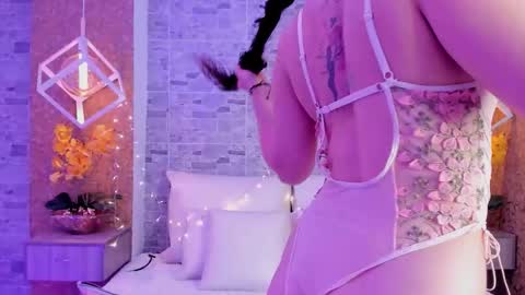 CatalinnaThompson online show from 11.16.25