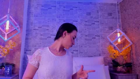 CatalinnaThompson online show from 12.17.25