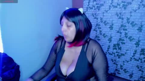  Mia   online show from 11.19.25