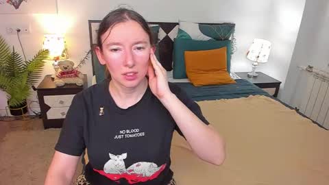 Snapshot of catherinewalls chatting on 11.28.25 Catrin online show from 11.28.25