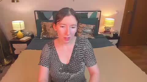 Snapshot of catherinewalls chatting on 12.18.25 Catrin online show from 12.18.25