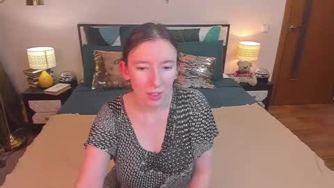 Snapshot of catherinewalls chatting on 12.19.25 Catrin online show from 12.19.25