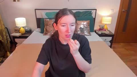 Snapshot of catherinewalls chatting on 01.06.26 Catrin online show from 01.06.26