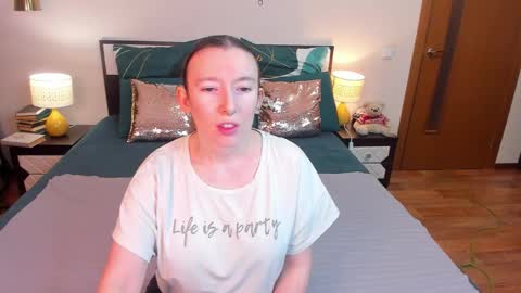 Snapshot of catherinewalls chatting on 01.12.26 Catrin online show from 01.12.26