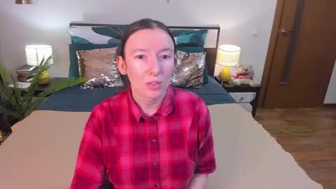 Snapshot of catherinewalls chatting on 02.20.26 Catrin online show from 02.20.26