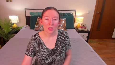 Snapshot of catherinewalls chatting on 03.12.26 Catrin online show from 03.12.26