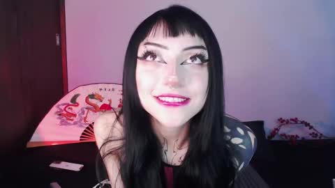 Snapshot of cati_petite chatting on 01.09.25 Cati help me reach my goal of 100 thumbs up again 3 online show from 01.09.25