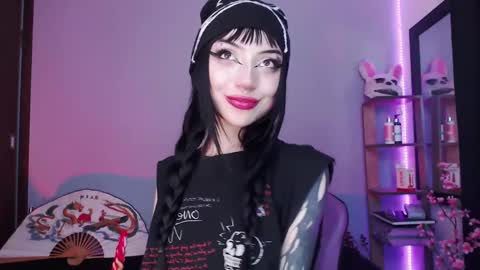 Snapshot of cati_petite chatting on 02.01.25 Cati help me reach my goal of 100 thumbs up again 3 online show from 02.01.25