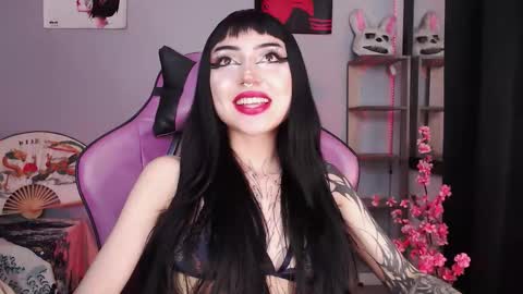 Snapshot of cati_petite chatting on 09.17.25 Cati help me reach my goal of 100 thumbs up again 3 online show from 09.17.25