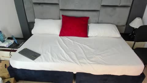 Catleya online show from 12.20.25