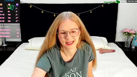 Snapshot of catmintlush chatting on 05.10.26 CatmintLush online show from 05.10.26