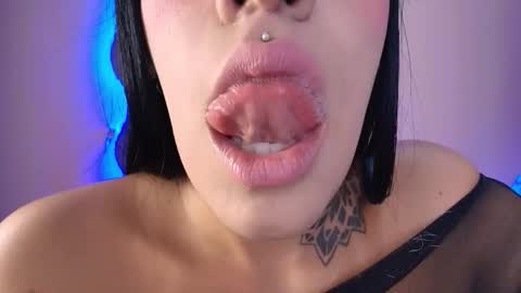 Snapshot of catte_jensen chatting on 11.13.25 Cattleya online show from 11.13.25