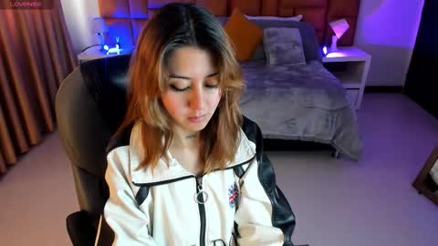 catti_brie_ online show from 11.10.25