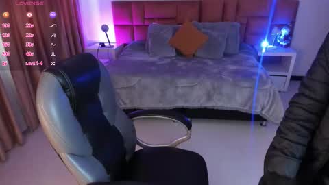 catti_brie_ online show from 11.25.25