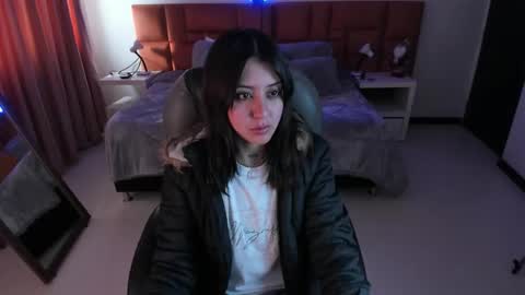 catti_brie_ online show from 11.29.25