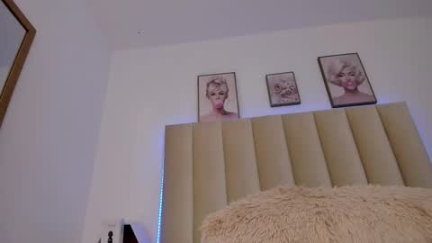 Snapshot of catvalentinee_ chatting on 10.31.25 catvalentinee_ online show from 10.31.25