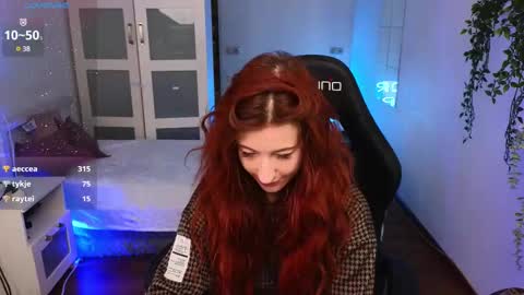 Snapshot of caty_cuddly chatting on 02.23.25 caty_cuddly online show from 02.23.25