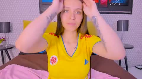 Snapshot of cayetana_01 chatting on 06.17.26 cayetana online show from 06.17.26