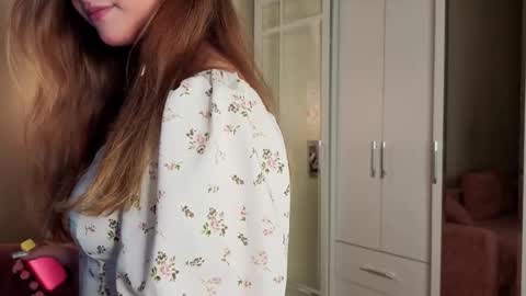 Lina  online show from 09.18.25