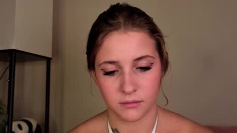 Snapshot of ceceliapidcock chatting on 12.17.25 Lina online show from 12.17.25