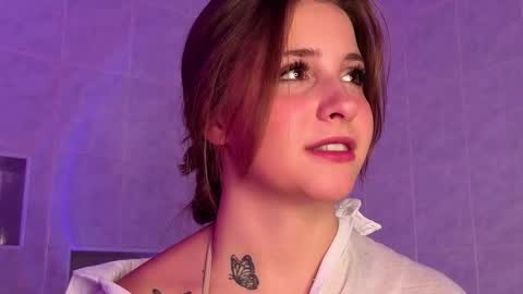 Snapshot of ceceliapidcock chatting on 12.19.25 Lina online show from 12.19.25