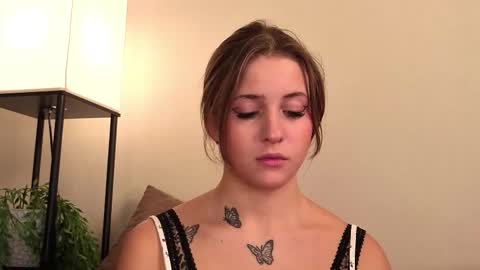 Snapshot of ceceliapidcock chatting on 12.21.25 Lina online show from 12.21.25