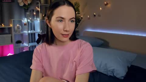 Josie Manesi online show from 03.06.25