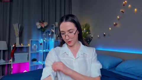 Josie Manesi online show from 03.06.25