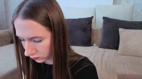 Josie Manesi online show from 05.11.26