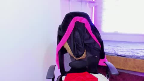 Snapshot of celeste_bonnet1 chatting on 10.29.25 celeste_bonnet1 online show from 10.29.25