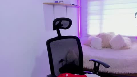 Snapshot of celeste_bonnet1 chatting on 11.05.25 celeste_bonnet1 online show from 11.05.25